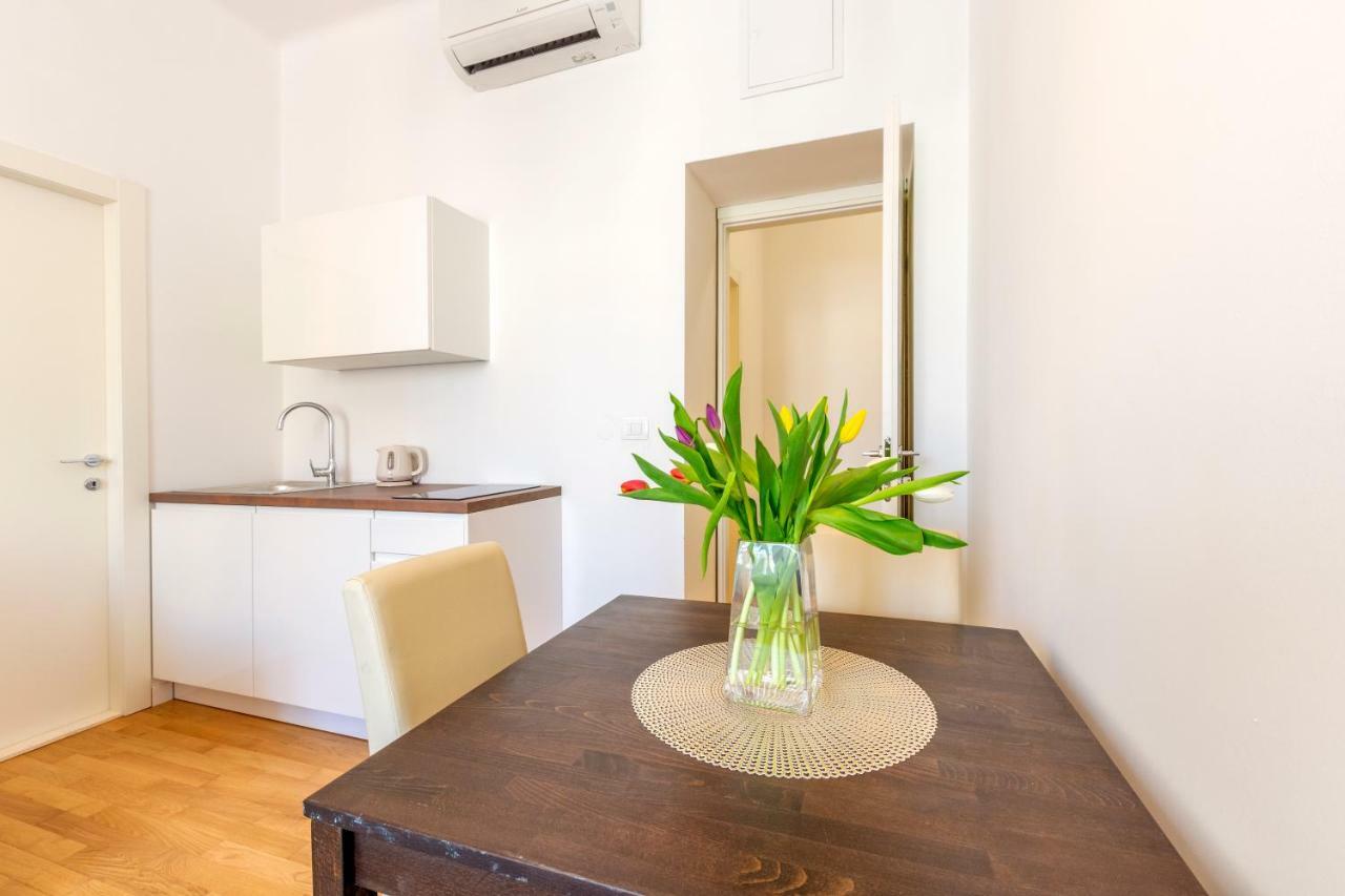 I Apartment